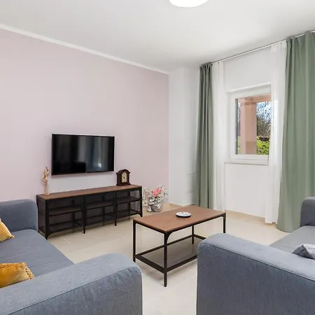 4 Bedroom Beautiful In Holiday home Veprinac