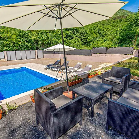 4 Bedroom Beautiful In Holiday home