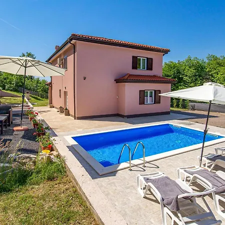 4 Bedroom Beautiful In