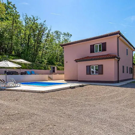 4 Bedroom Beautiful In Holiday home Veprinac