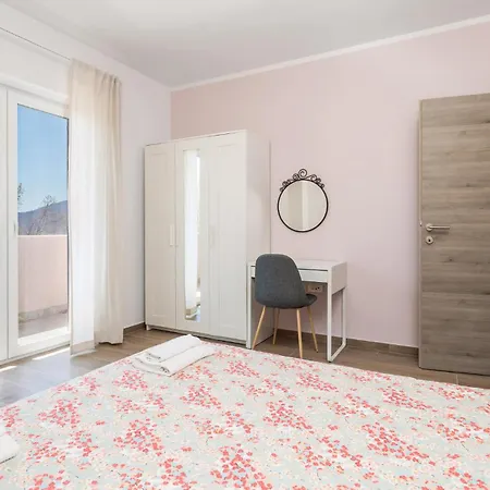 Holiday home 4 Bedroom Beautiful In Veprinac