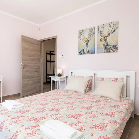 4 Bedroom Beautiful In Holiday home *